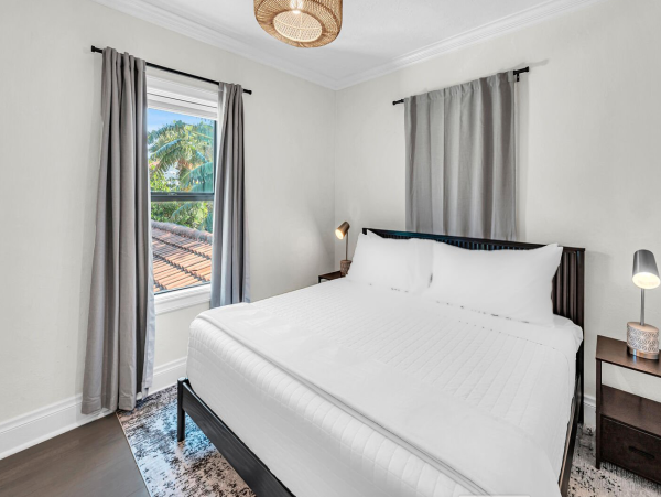 Luxurious 4-Bedroom Retreat Near Las Olas Blvd with Heated Pool